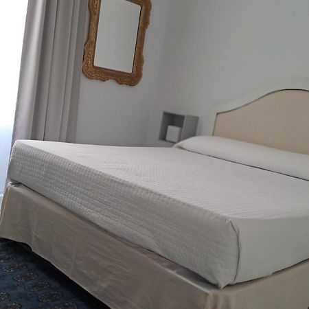Grimaldi Apartment ซาแลร์โน ภายนอก รูปภาพ